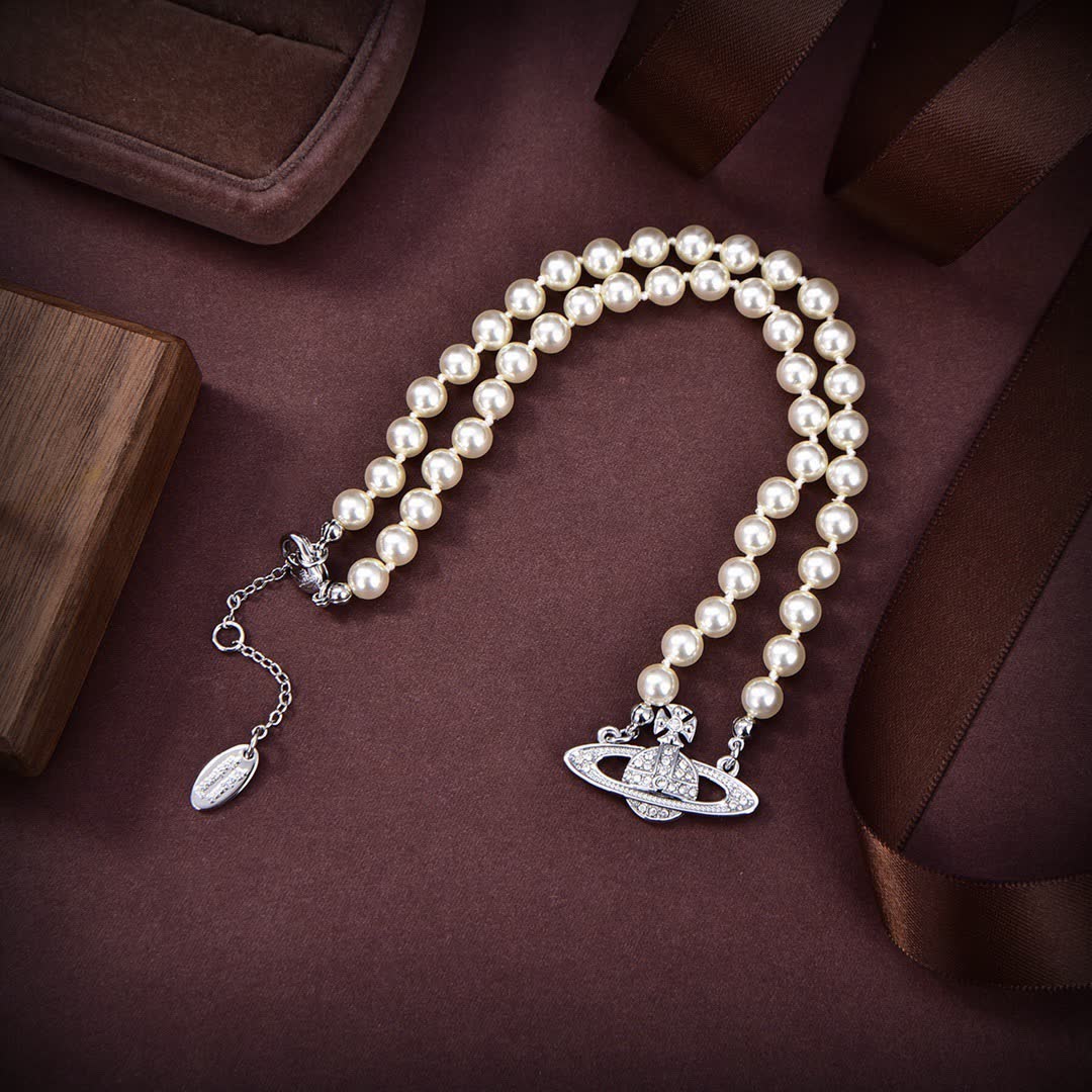 Vivienne Westwood Bee Pendant Pearl Necklace